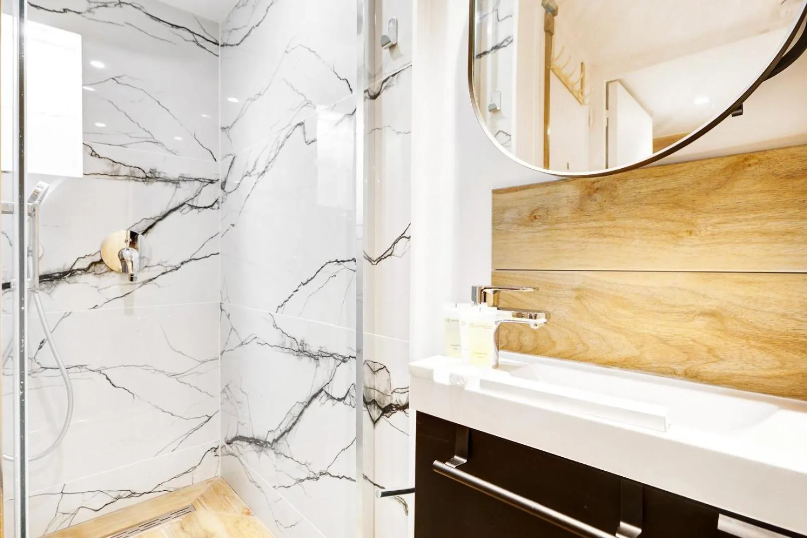 530 Suite Liam - Lovely Apartment Marais District Paris France